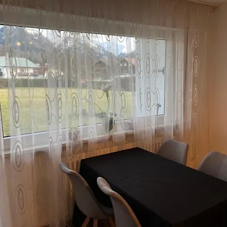 In Mit Wundervollem Bergpanorama *